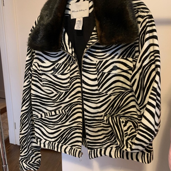 Zebra print Jacket with removable faux fur color. - Picture 4 of 8